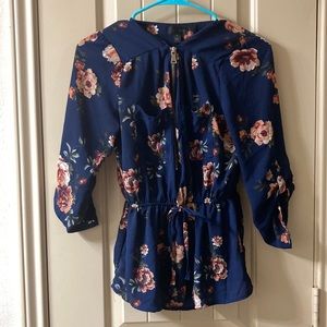 (SM)Navy blue floral casual blouse. From the office, to a Chic “Happy Hour”.